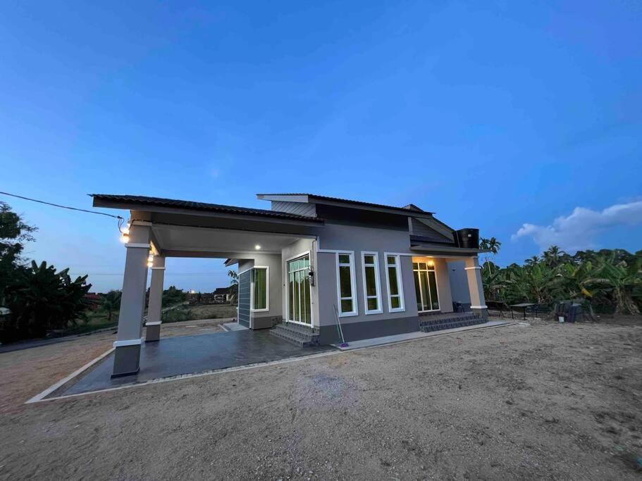 Majestic Homestay - Pasir Puteh Ngoại thất bức ảnh